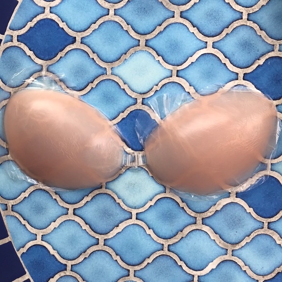 Backless Strapless Stick On Adhesive Silicone Bra - Picture 4 of 5